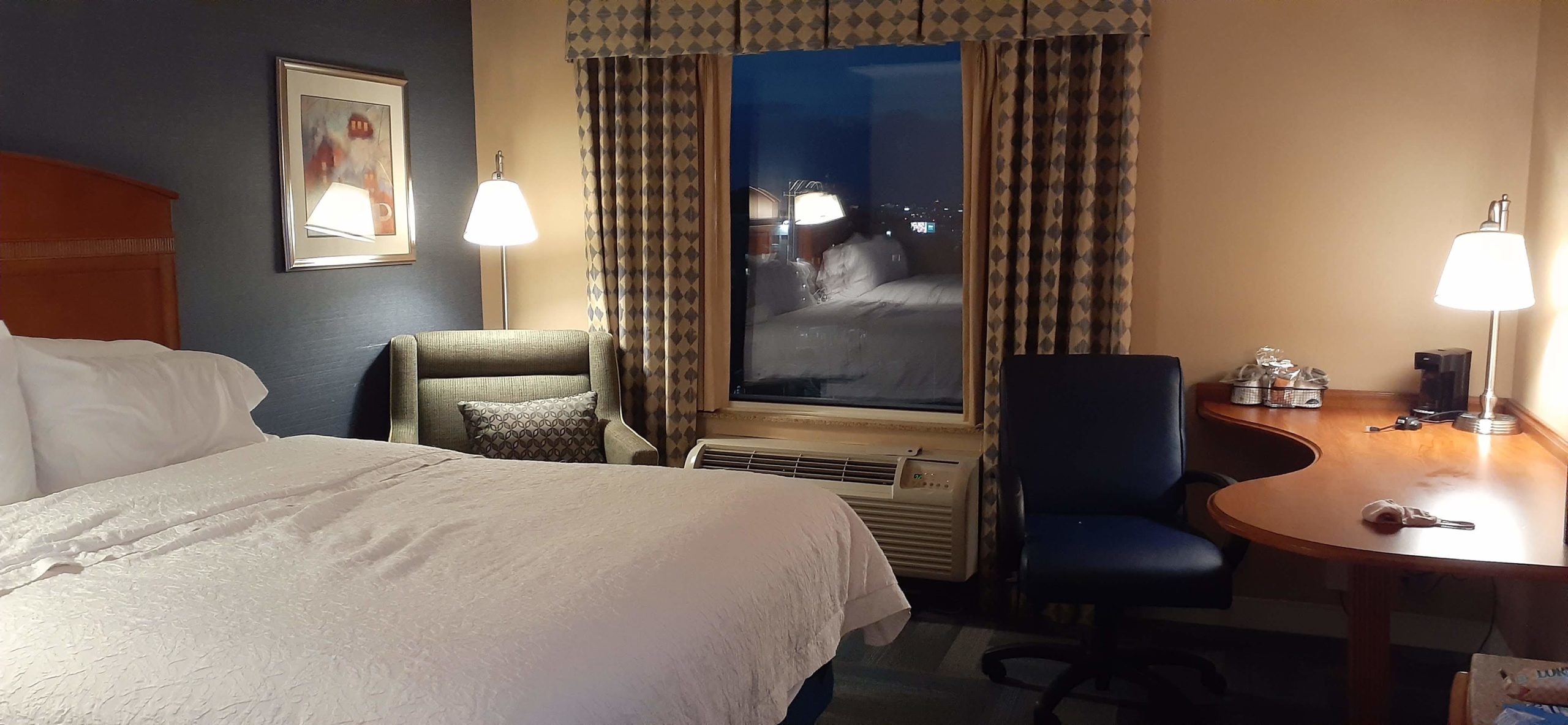 a bedroom with a bed in a hotel room